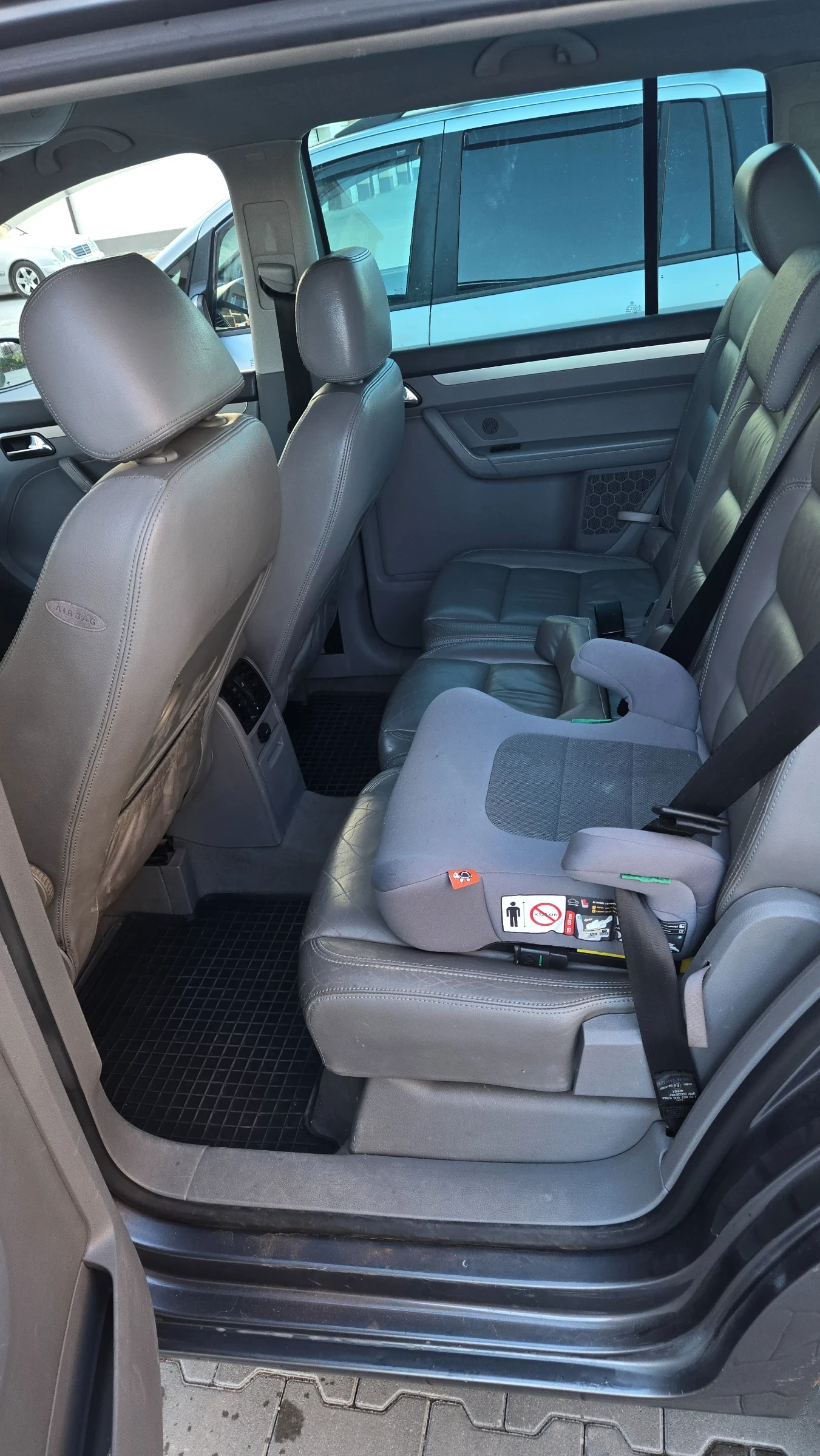 VW Touran, снимка 5 - Автомобили и джипове - 56349392