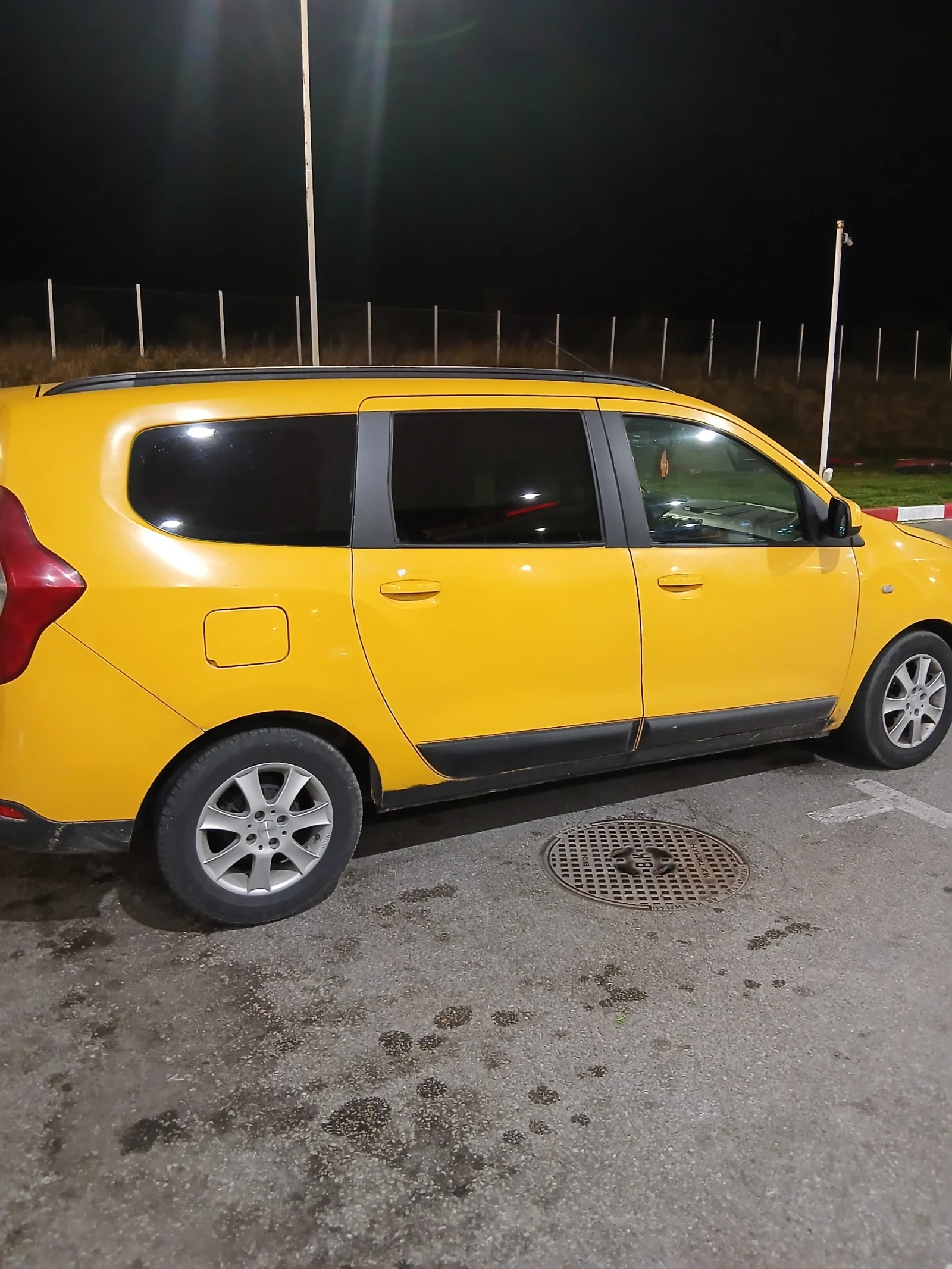 Dacia Lodgy 1.6 газ/бензин, снимка 3 - Автомобили и джипове - 56629458
