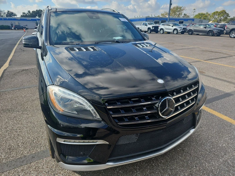 Mercedes-Benz ML 63 AMG carbon* designo* distronik* pano* обдух* harman* м, снимка 4 - Автомобили и джипове - 47871600