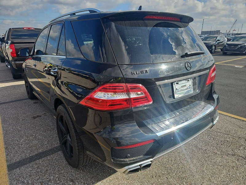 Mercedes-Benz ML 63 AMG carbon* designo* distronik* pano* обдух* harman* м, снимка 14 - Автомобили и джипове - 47871600