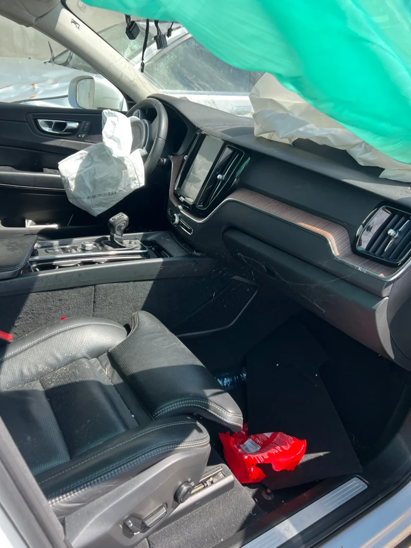 Volvo XC60 2.0 T5, снимка 11 - Автомобили и джипове - 50043213