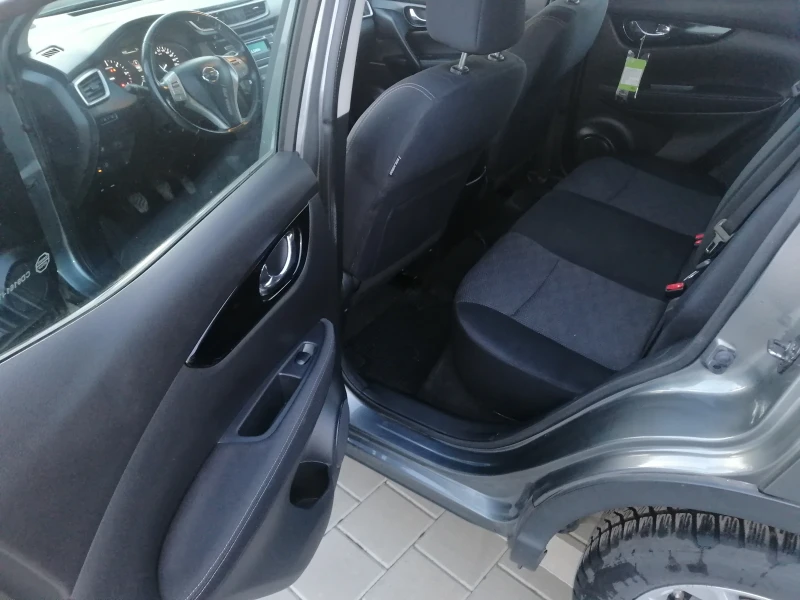 Nissan Qashqai 1.5 dci, снимка 13 - Автомобили и джипове - 52841855