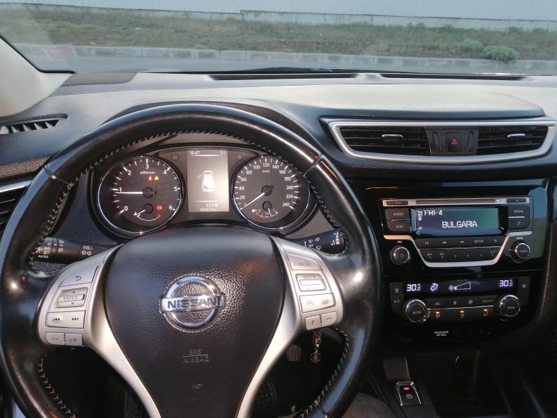 Nissan Qashqai 1.5 dci, снимка 12 - Автомобили и джипове - 52841855