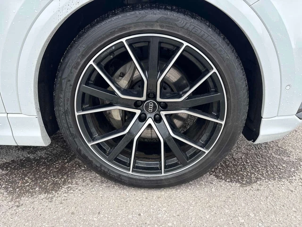 Audi Q8 Technik/CARFAX/DIS/360/PANO/ОБДУХВАНЕ, снимка 6 - Автомобили и джипове - 53929877