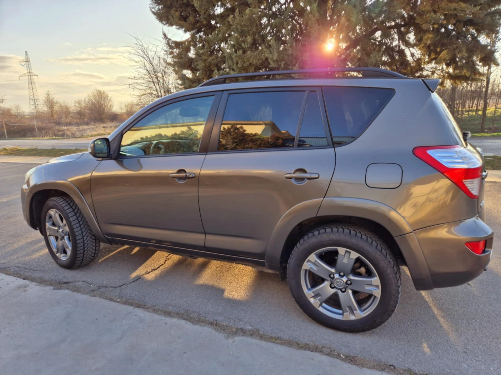 Toyota Rav4, снимка 4 - Автомобили и джипове - 54279119