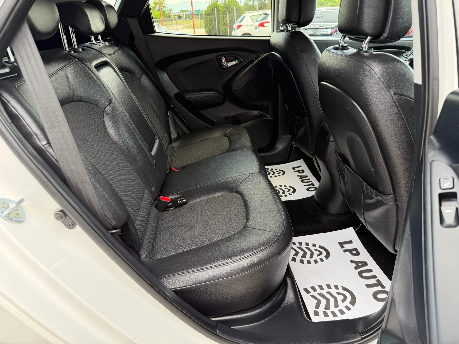 Hyundai IX35 1.7d* 116k.c* НАВИ* КОЖА* ПОДГРЕВ* , снимка 10 - Автомобили и джипове - 54576892