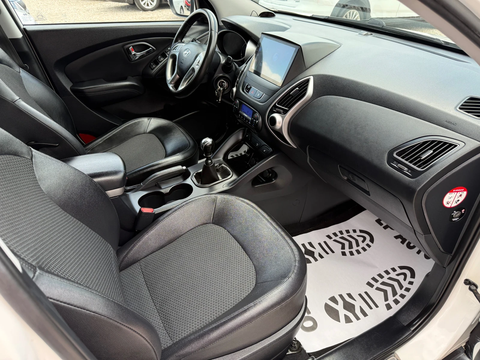 Hyundai IX35 1.7d* 116k.c* НАВИ* КОЖА* ПОДГРЕВ* , снимка 9 - Автомобили и джипове - 54576892