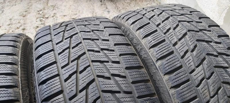 Гуми Зимни 245/45R18, снимка 3 - Гуми и джанти - 33741034