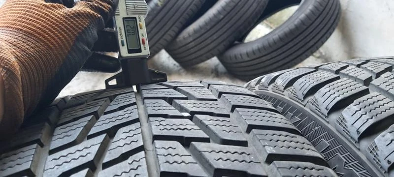 Гуми Зимни 245/45R18, снимка 4 - Гуми и джанти - 33741034