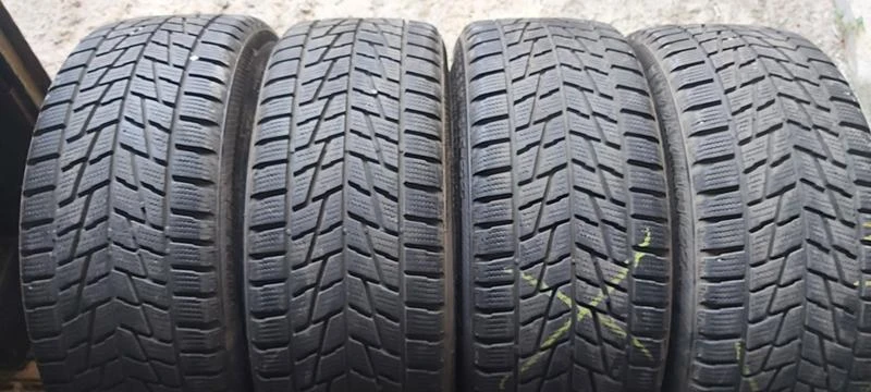 Гуми Зимни 245/45R18, снимка 1 - Гуми и джанти - 33741034