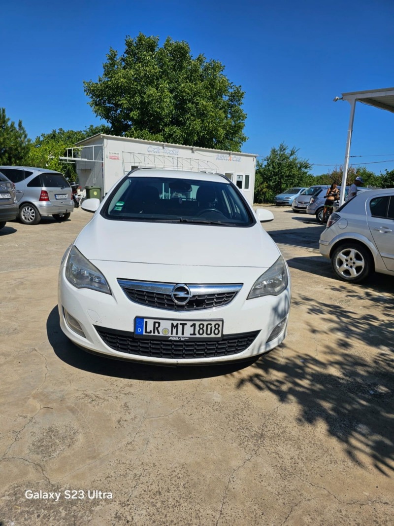 Opel Astra 1, 7 SPORTS TOURER, снимка 1 - Автомобили и джипове - 46487173
