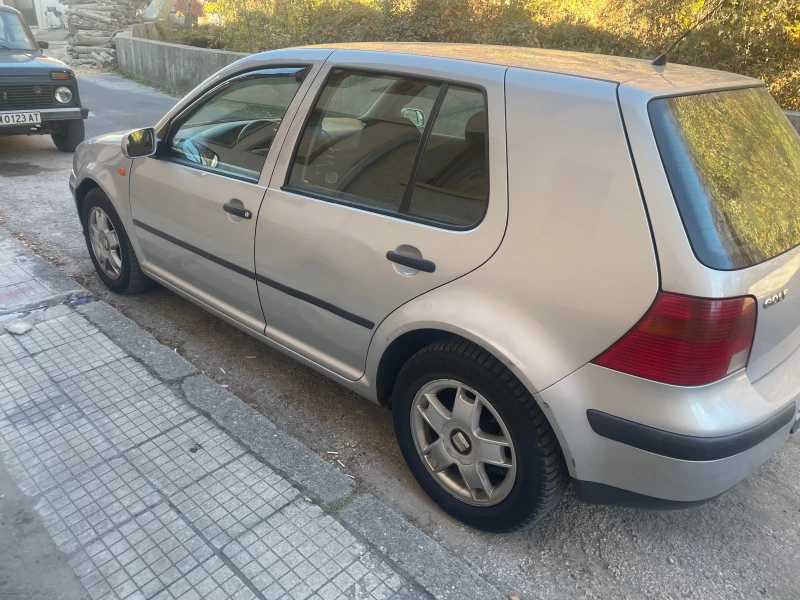 VW Golf, снимка 4 - Автомобили и джипове - 47903651