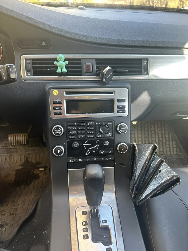 Volvo V70, снимка 8 - Автомобили и джипове - 52738496