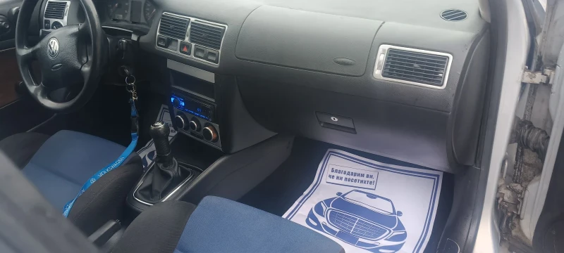 VW Golf 1.6, снимка 8 - Автомобили и джипове - 53400388