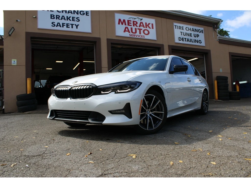 BMW 330 E HYBRID * * CARFAX * * АВТО КРЕДИТ * * , снимка 1