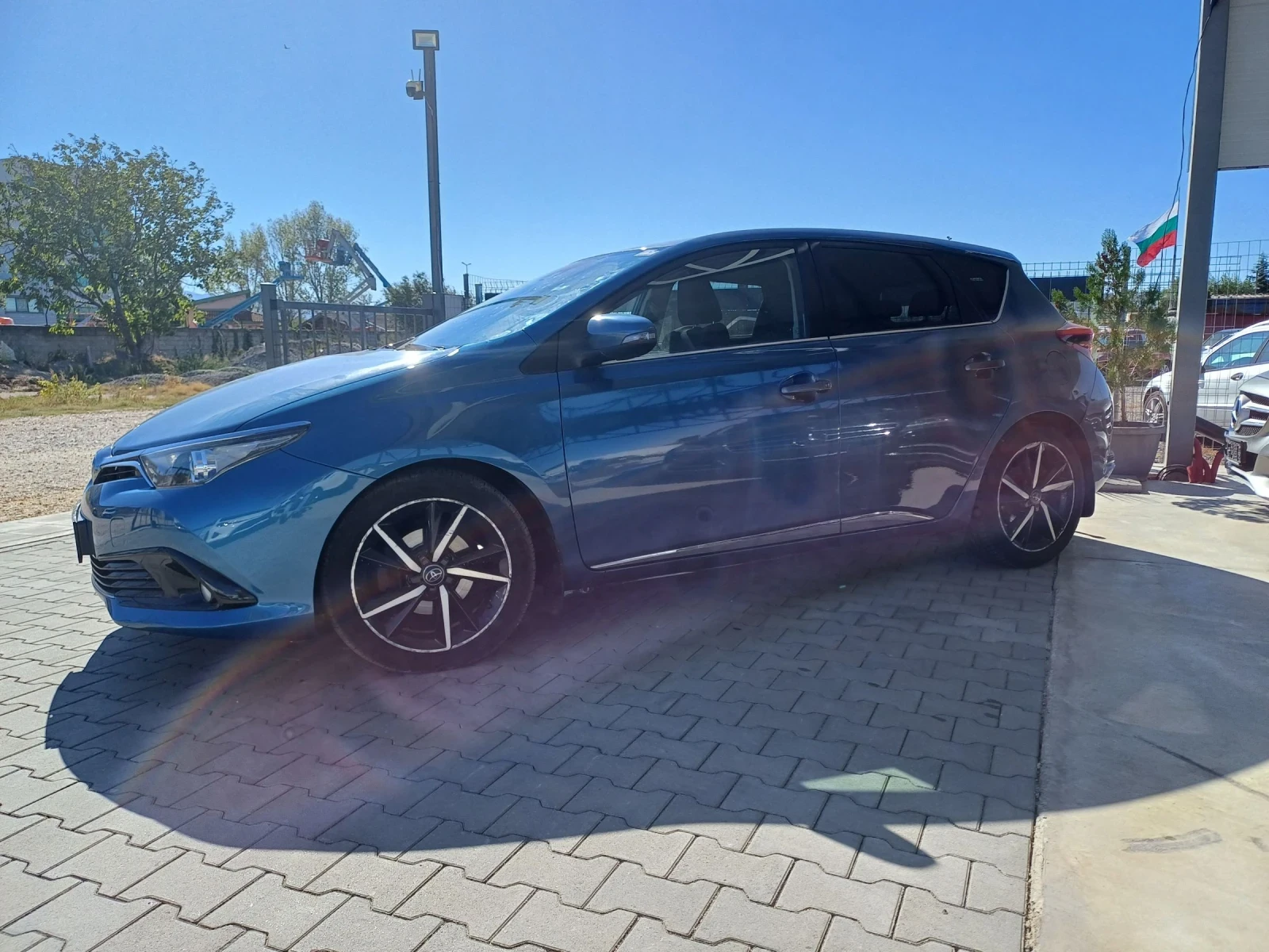 Toyota Auris 1.6d4d euro6 РЕГИСТРИРАНА - изображение 3