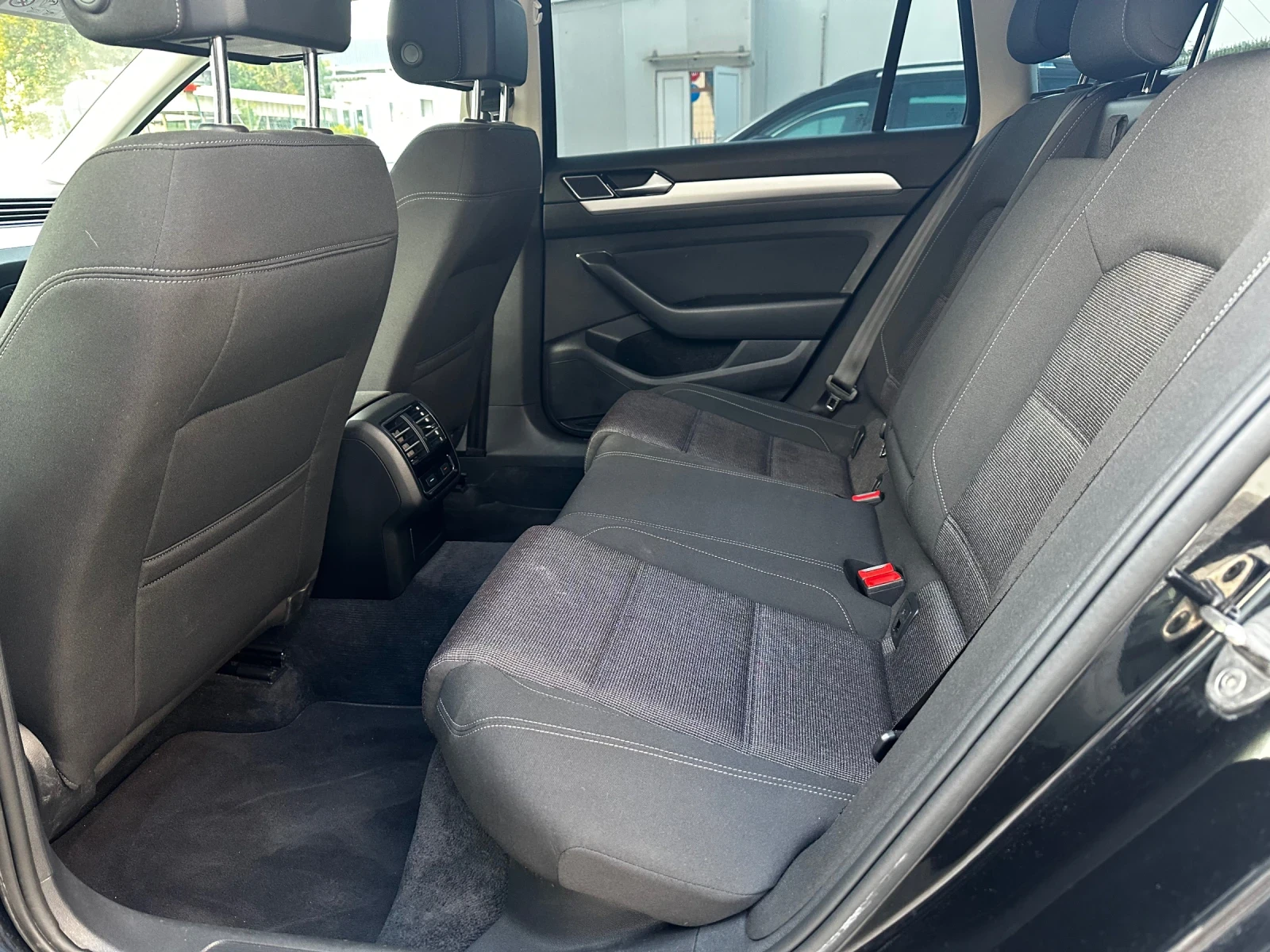 VW Passat 2.0TDi / DSG / Distronic / масаж / Подгреви - изображение 8