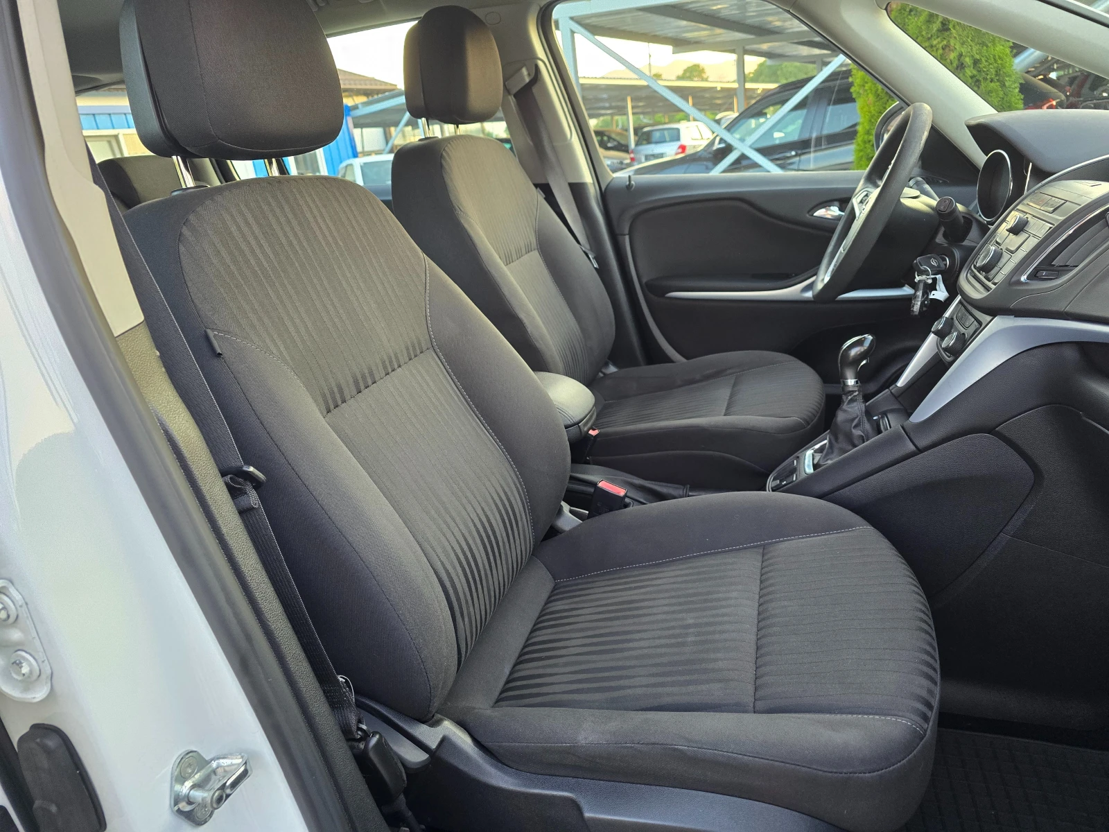 Opel Zafira 1.4 БЕНЗИН ! ! РЕАЛНИ КИЛОМЕТРИ - изображение 10