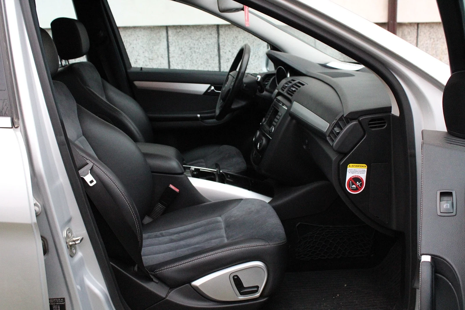 Mercedes-Benz R 320  - изображение 6