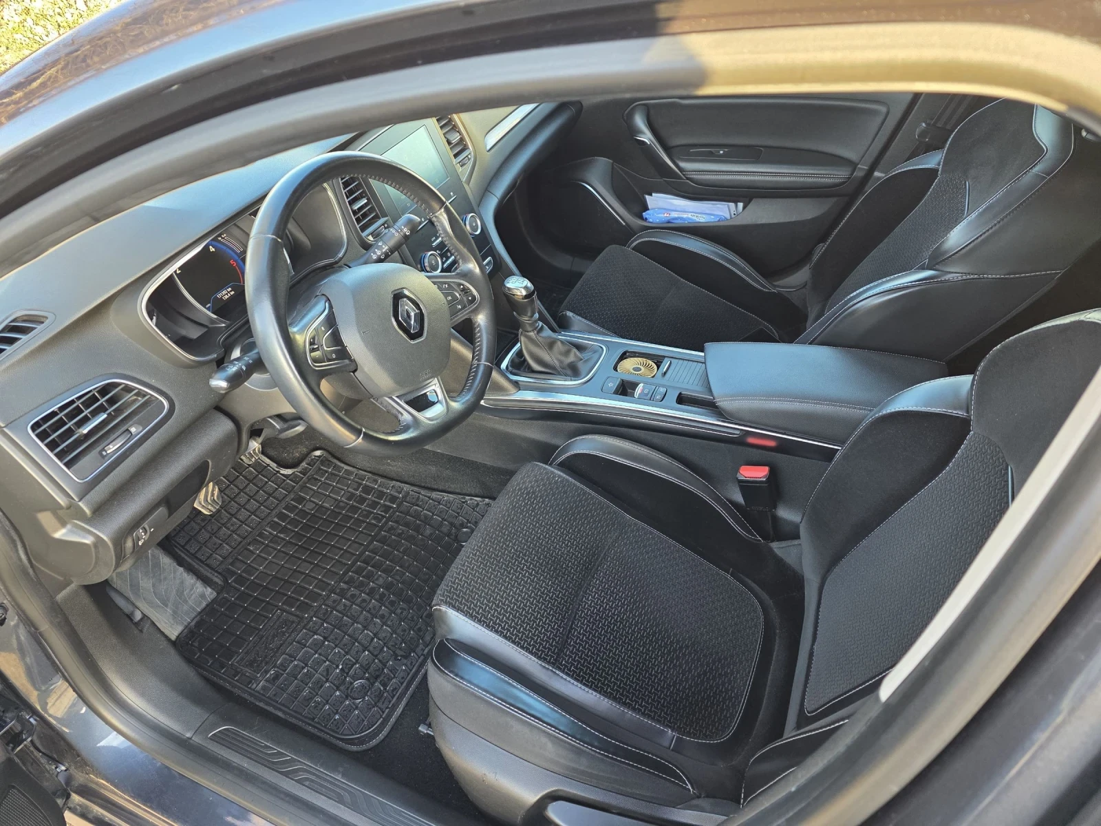 Renault Megane 1.5 dci INTENS, снимка 15 - Автомобили и джипове - 53786757