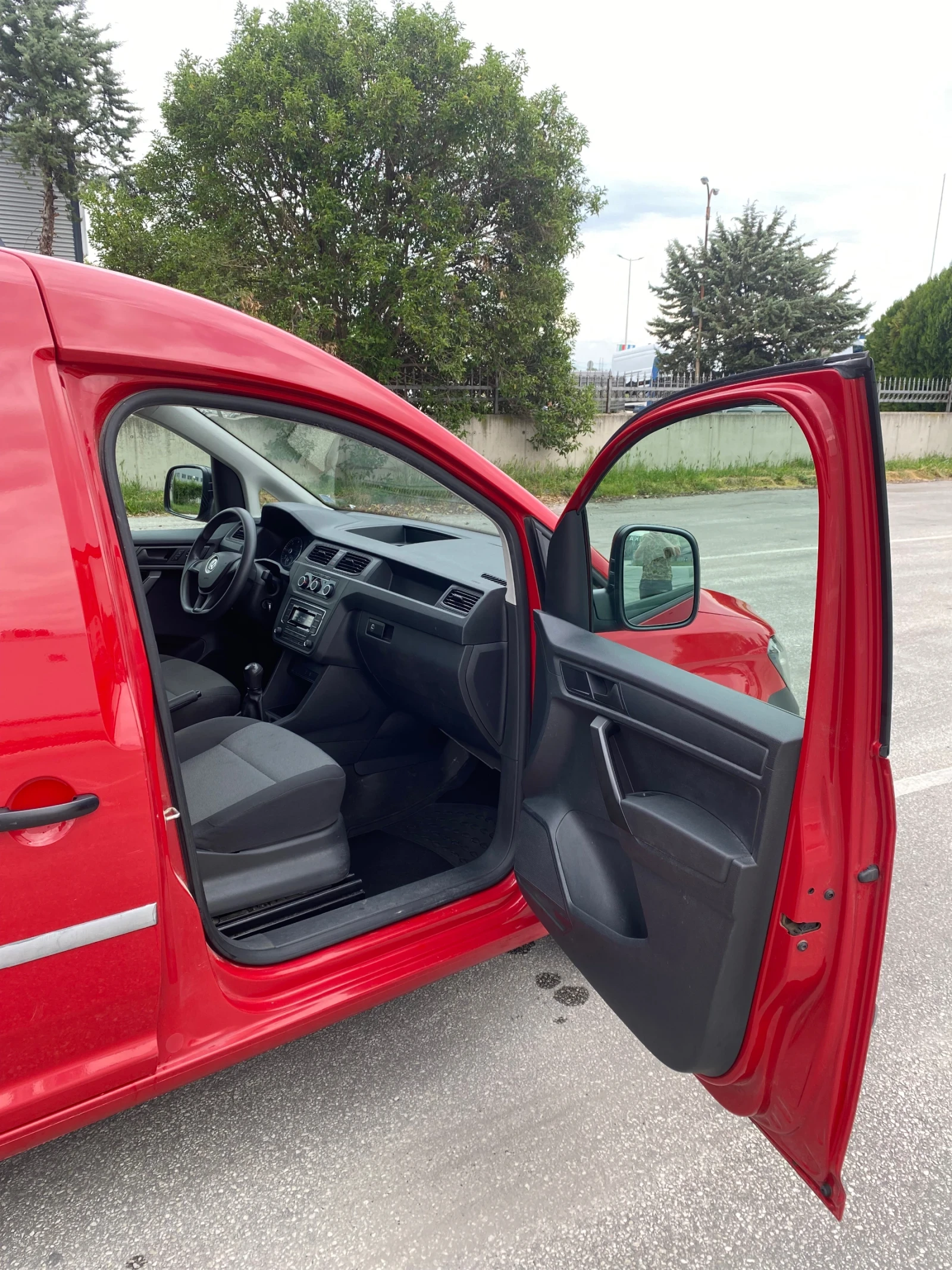 VW Caddy 2.0 TDi, с ДДС, снимка 11 - Автомобили и джипове - 54506795