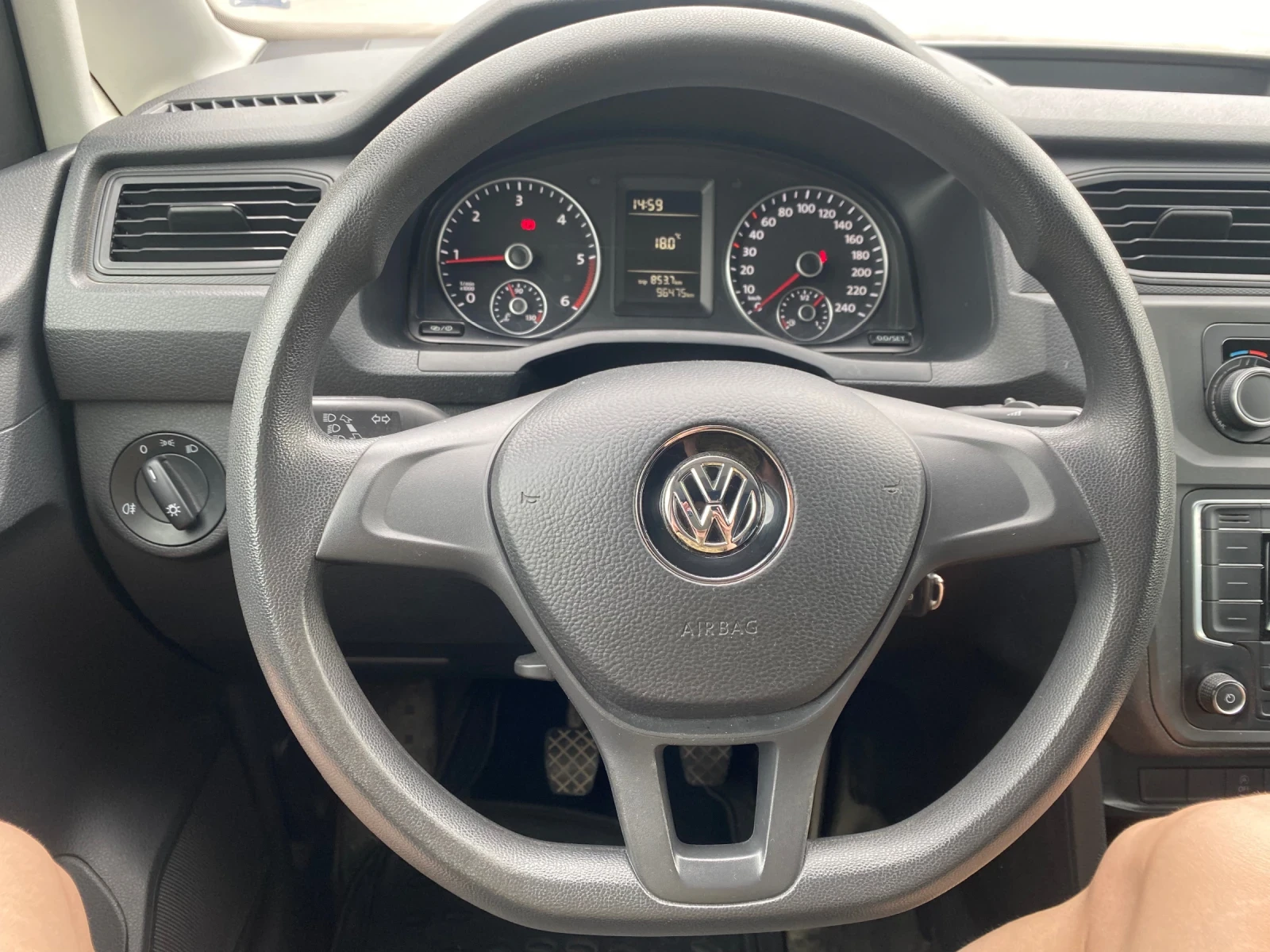 VW Caddy 2.0 TDi, с ДДС, снимка 16 - Автомобили и джипове - 54506795