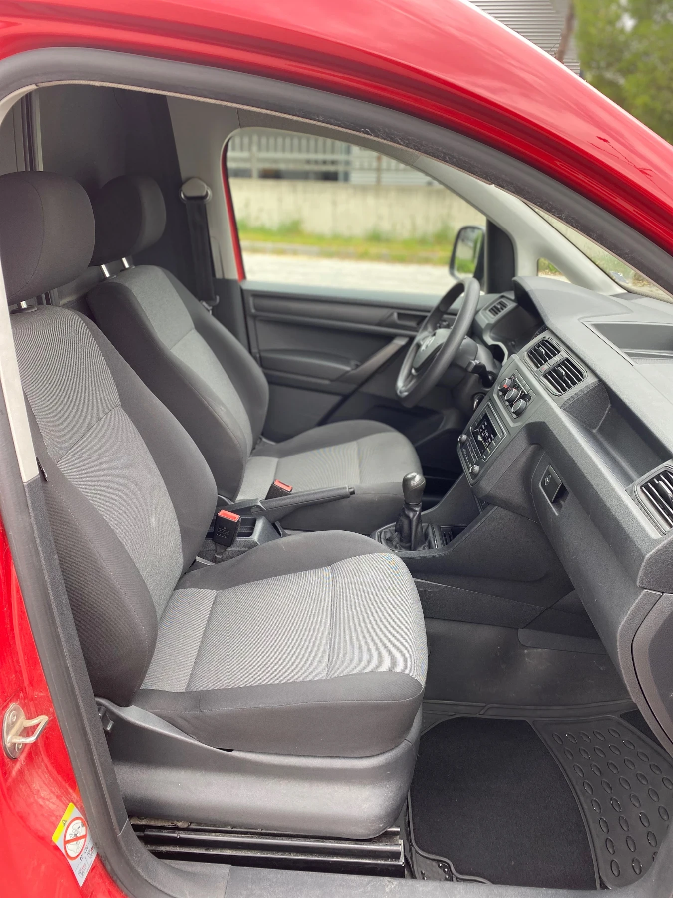 VW Caddy 2.0 TDi, с ДДС, снимка 13 - Автомобили и джипове - 54506795
