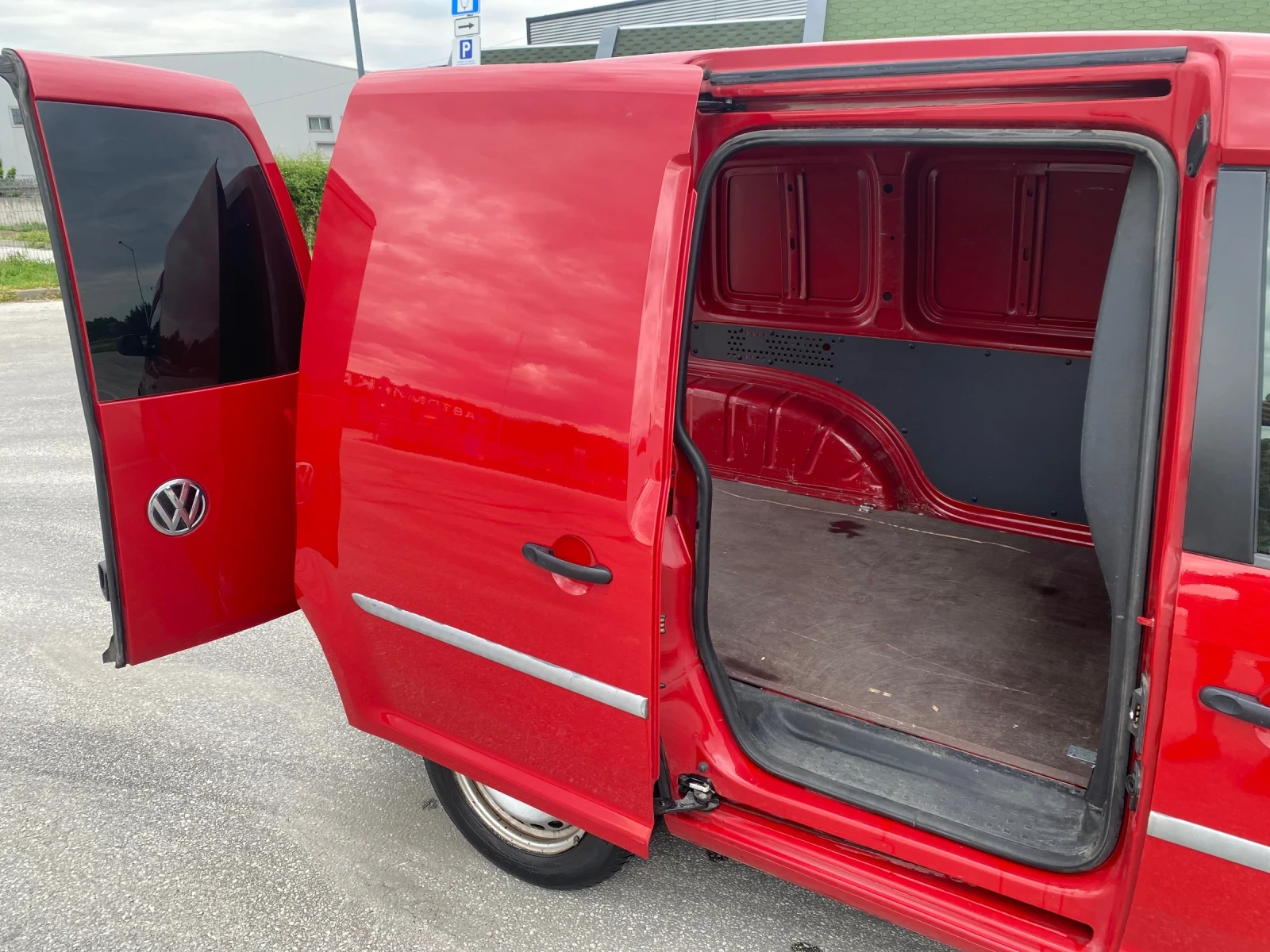 VW Caddy 2.0 TDi, с ДДС, снимка 9 - Автомобили и джипове - 54506795