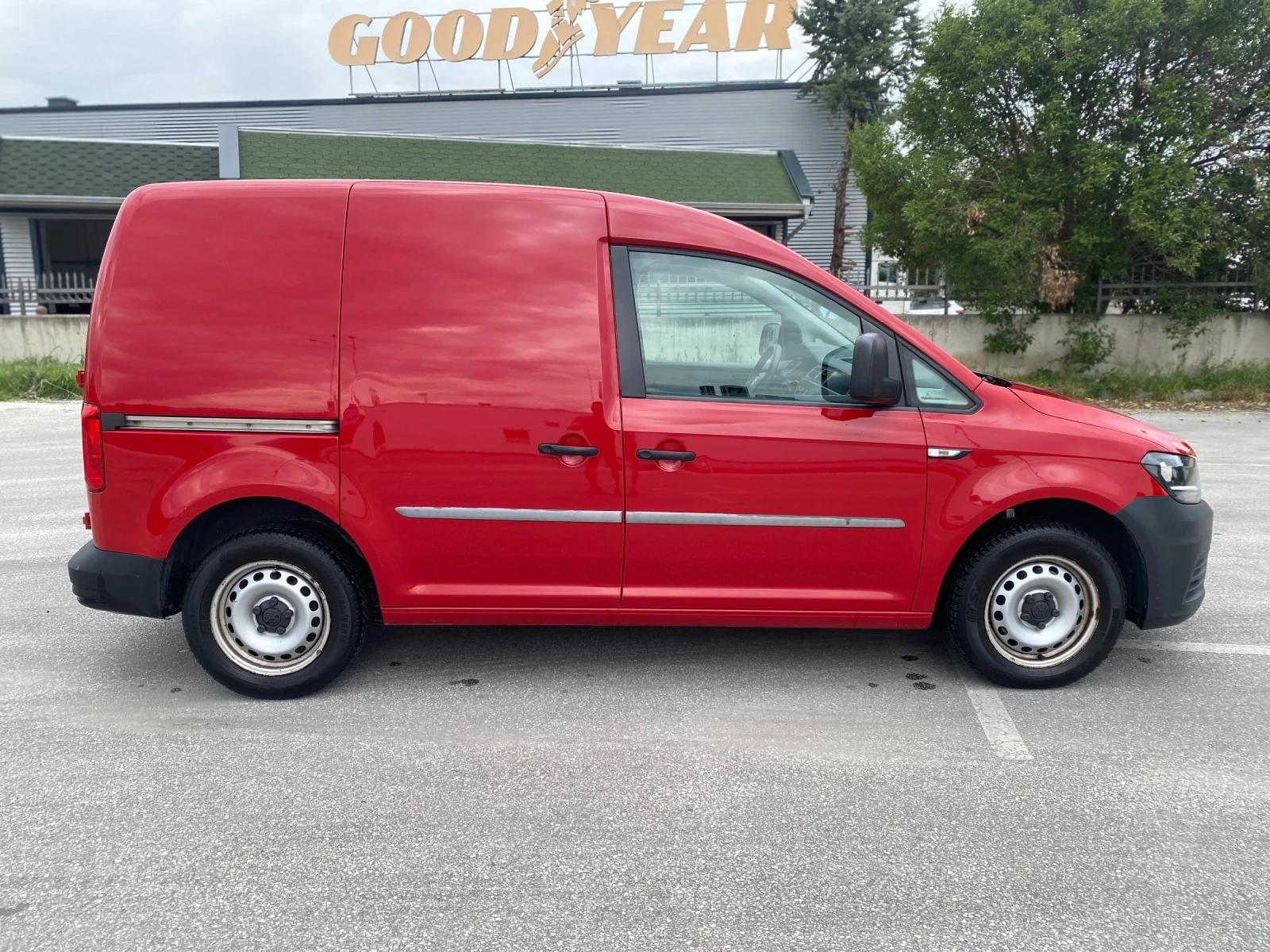 VW Caddy 2.0 TDi, с ДДС, снимка 6 - Автомобили и джипове - 54506795