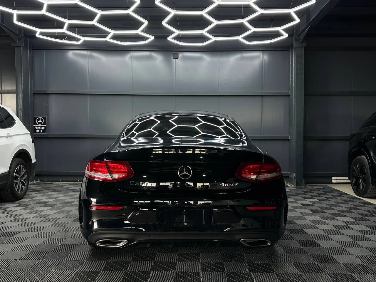 Mercedes-Benz C 300 * СМЕНЕНИ ВЕРИГИ* 360* ПАНОРАМА* АМГ ПАК* ЛИЗИНГ* , снимка 3 - Автомобили и джипове - 55034059