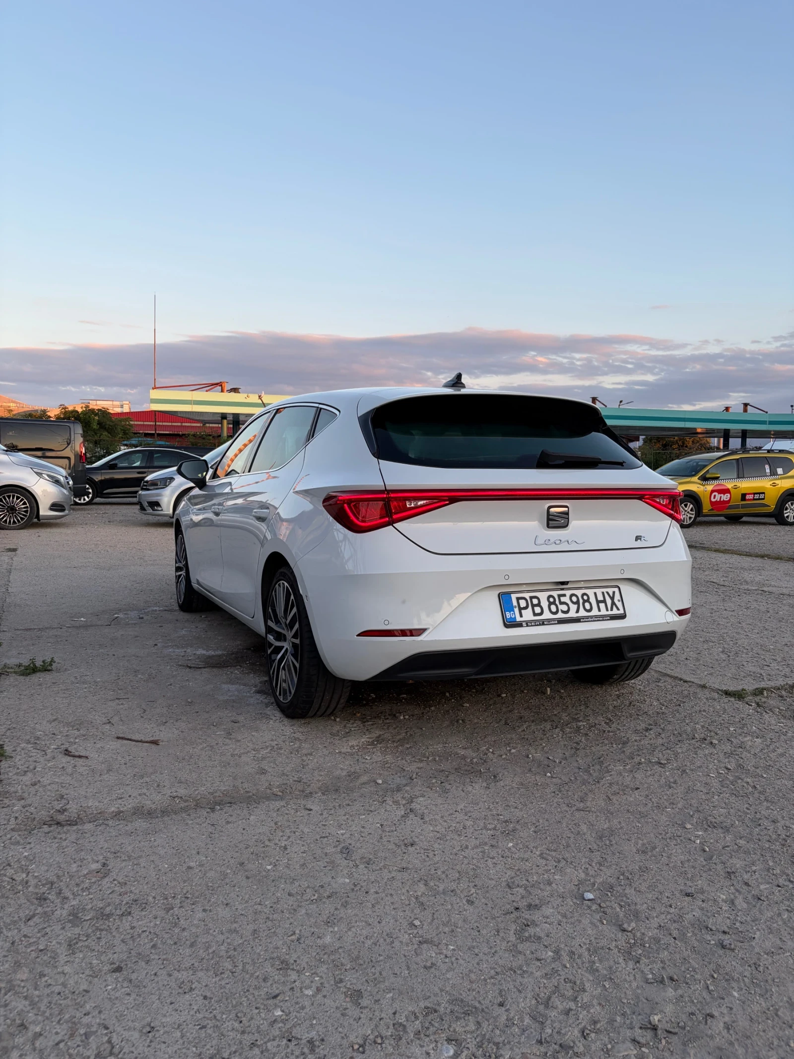 Seat Leon 1.5tsi FR  [реални километри, с регистрация], снимка 3 - Автомобили и джипове - 55306876