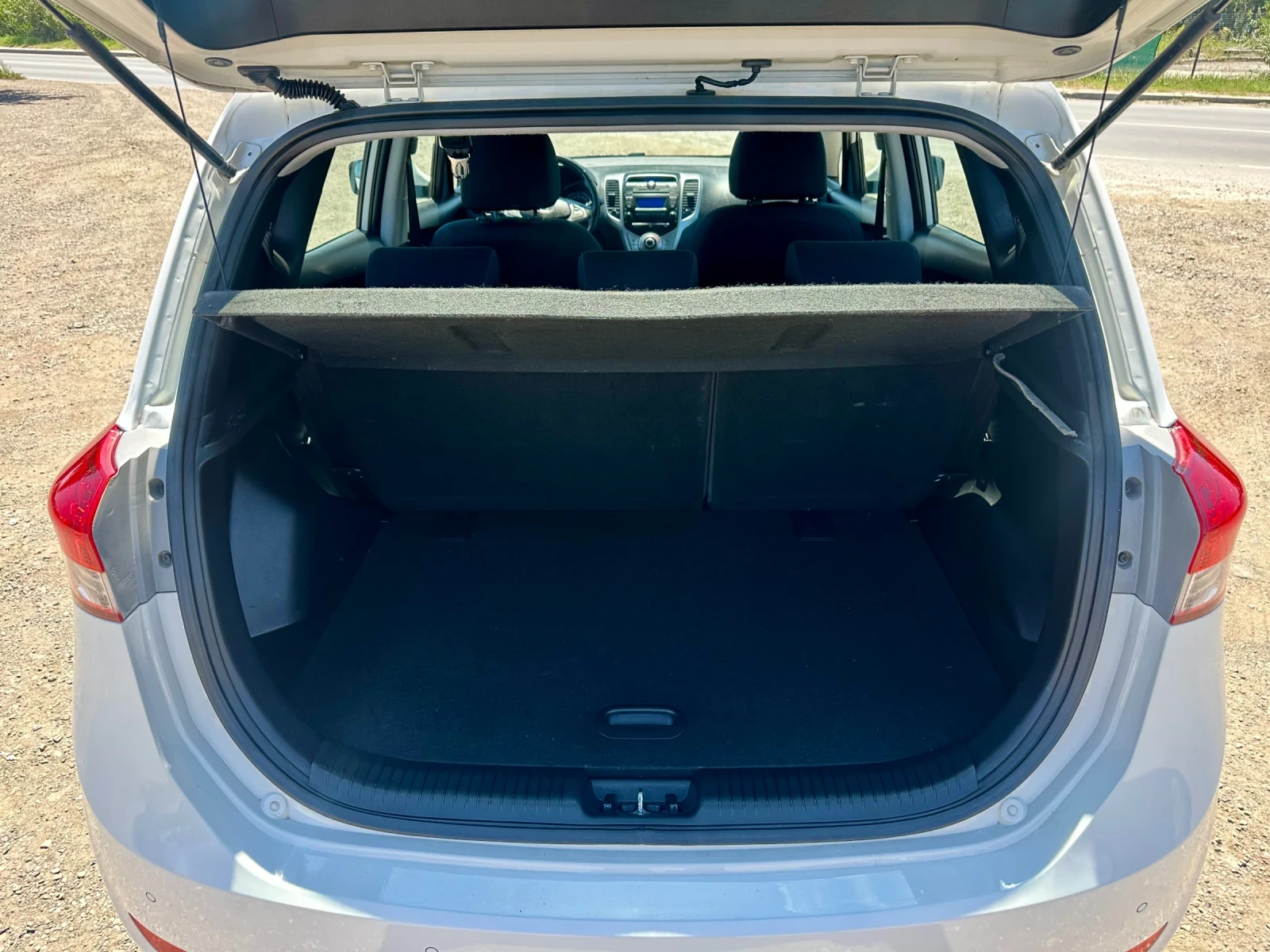 Hyundai Ix20 1.4crdi-90к.с!EU5!, снимка 16 - Автомобили и джипове - 55474330