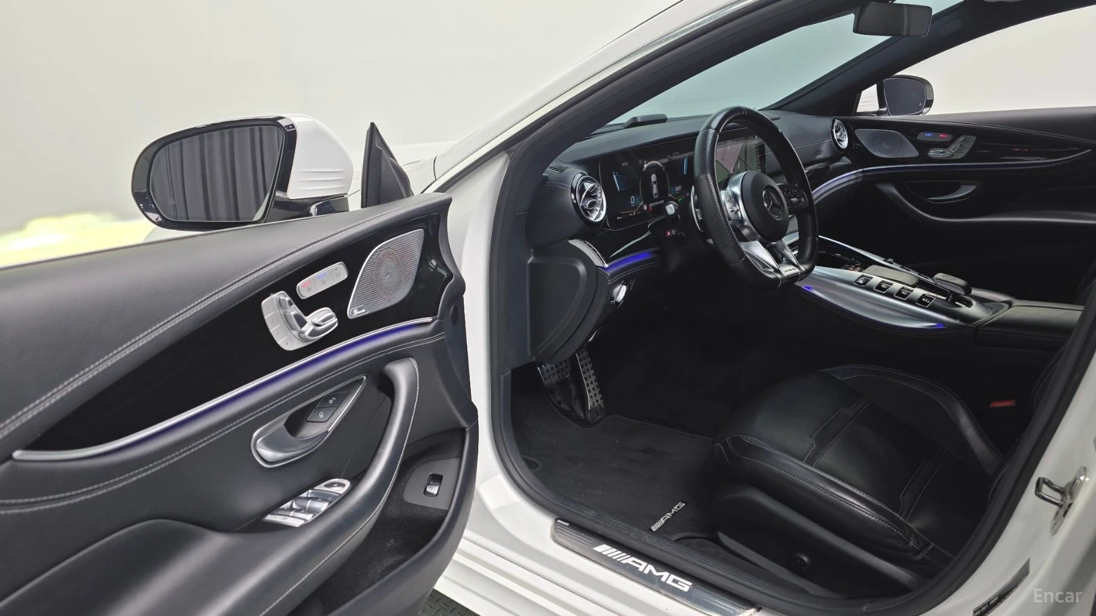 Mercedes-Benz AMG GT 43* 4MATIC+ * ПОДГРЕВ* ОБДУХВАНЕ* ПАНО* 360* HUD* , снимка 13 - Автомобили и джипове - 55485575