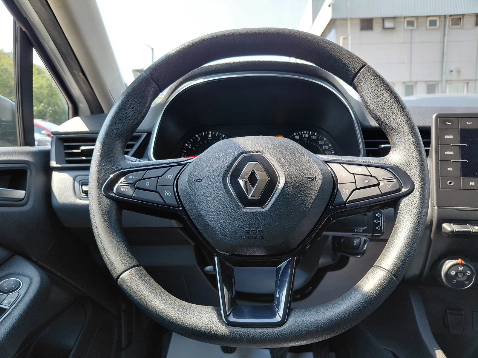 Renault Clio 1.0TCe /91k.c./6MT/Life, снимка 9 - Автомобили и джипове - 55900890