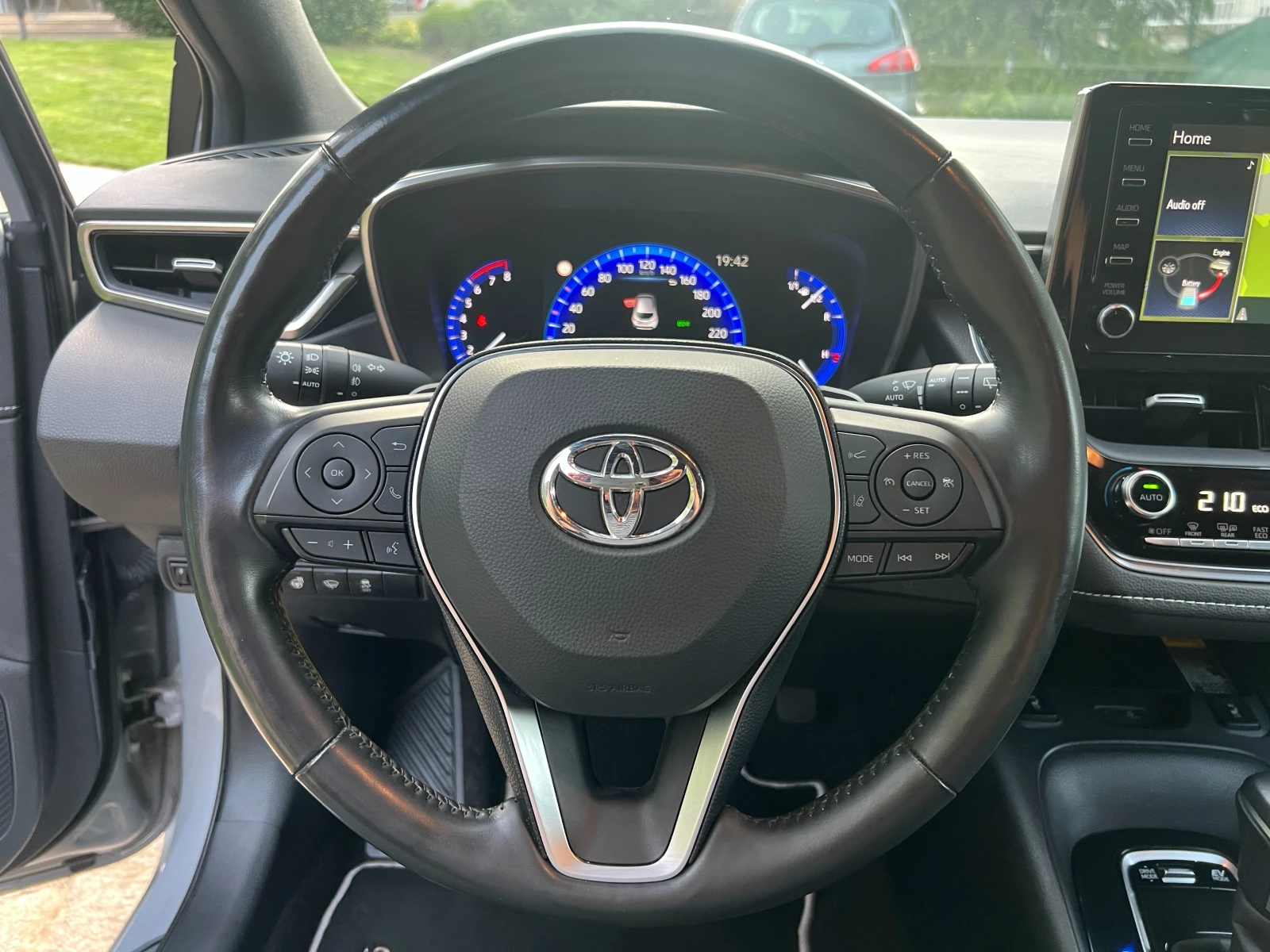 Toyota Corolla 2.0 HEV EXECUTIVE, снимка 10 - Автомобили и джипове - 55904603