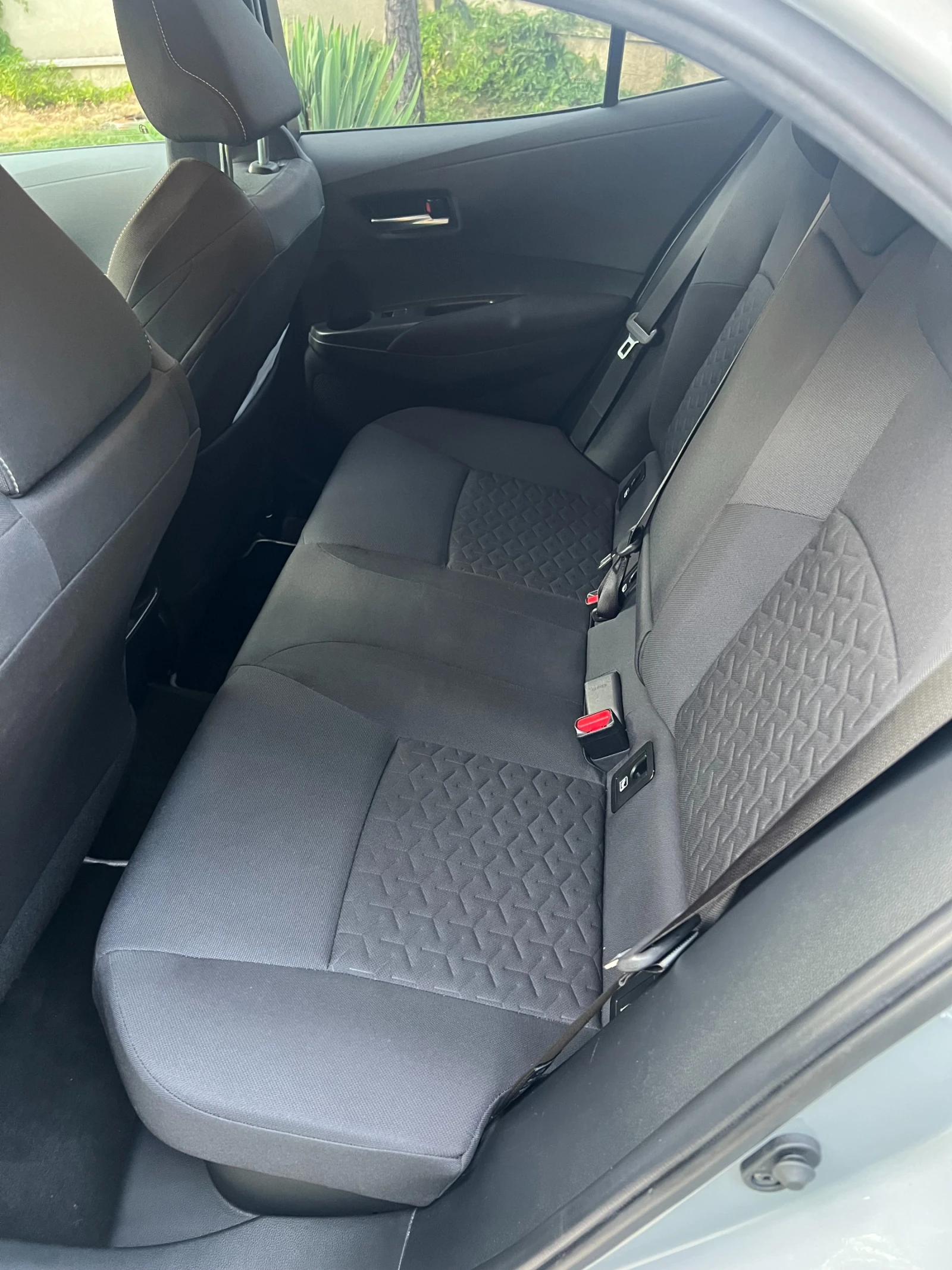 Toyota Corolla 2.0 HEV EXECUTIVE, снимка 9 - Автомобили и джипове - 55904603