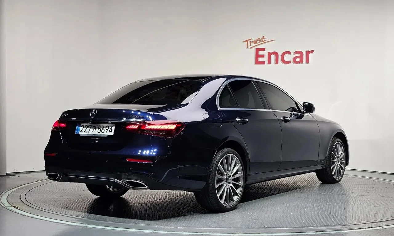 Mercedes-Benz E 350 * 4MATIC AMG Line * КРАЙНА ЦЕНА ДО БЪЛГАРИЯ, снимка 2 - Автомобили и джипове - 55923111