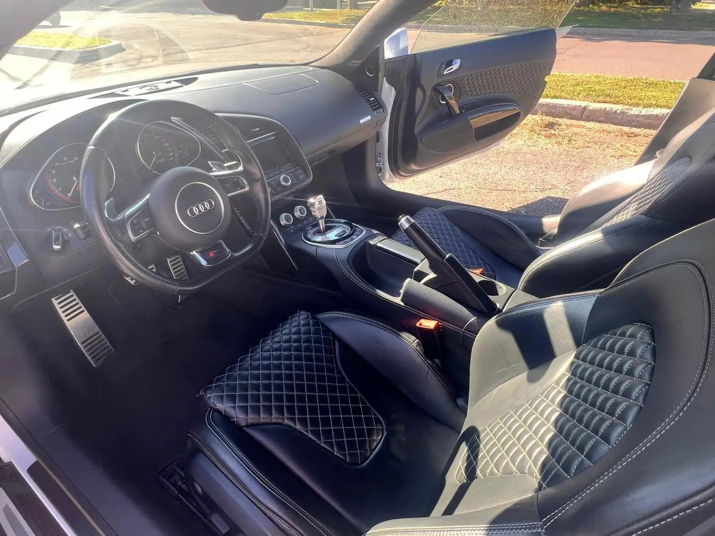 Audi R8 V10 FSI ЦЕНА ДО БЪЛГАРИЯ АВТОКРЕДИТ, снимка 9 - Автомобили и джипове - 55971997