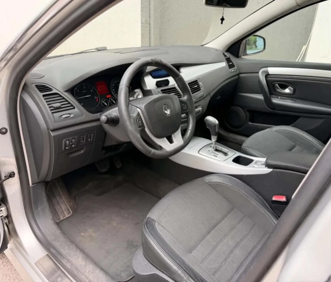 Renault Laguna 2.0dci AUTOMATIC * БАРТЕР* , снимка 6 - Автомобили и джипове - 56013103