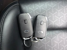 Kia Sorento Diesel 2.2 2WD| DIST| КАМЕРА| ПОДГРЕВ| ОБДУХВАНЕ, снимка 16