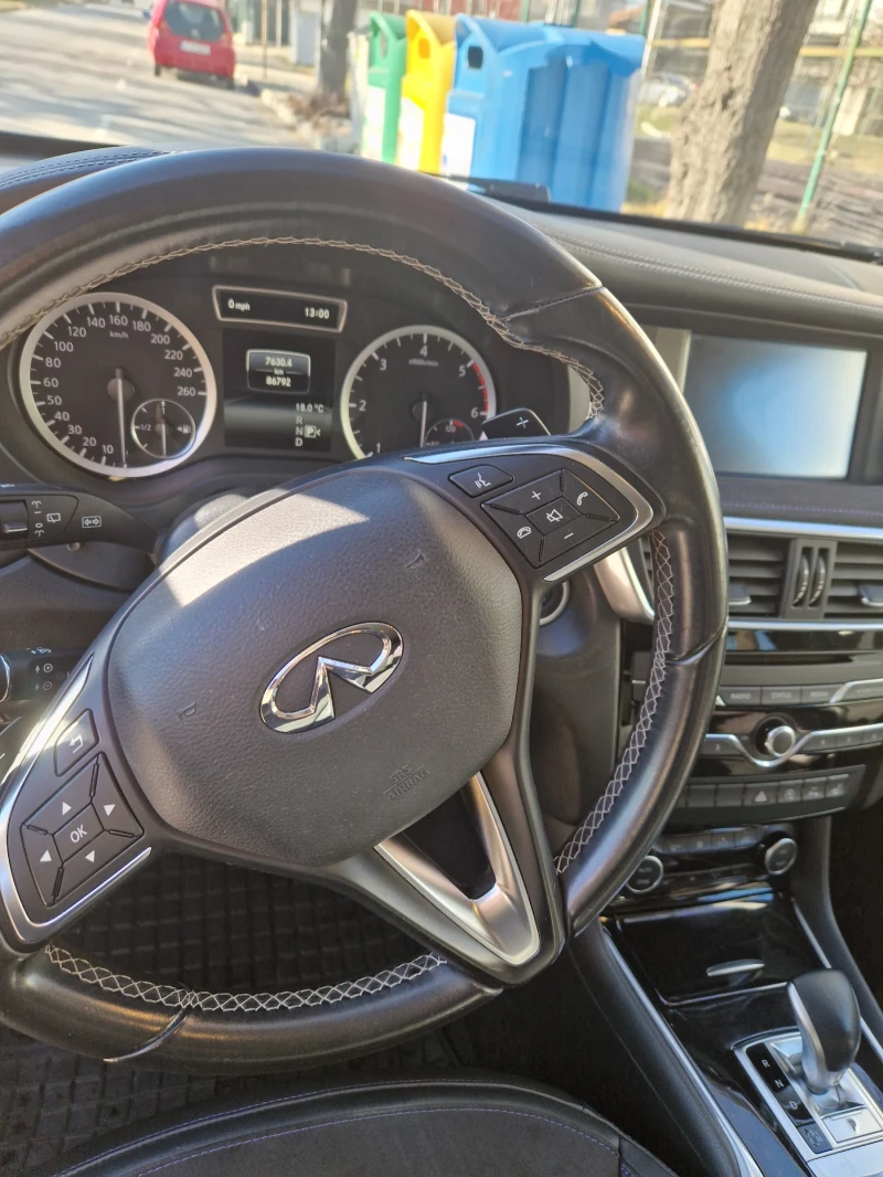 Infiniti Q30 4?4, снимка 5 - Автомобили и джипове - 48994674