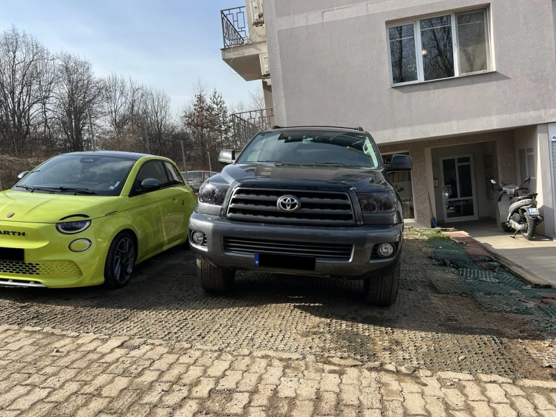 Toyota Sequoia 5.7  V8 4WD, снимка 2 - Автомобили и джипове - 49146831