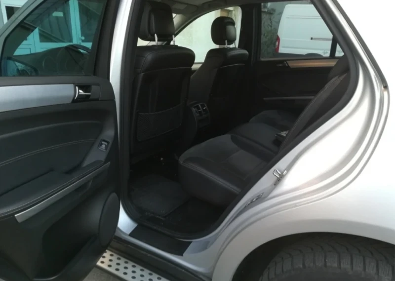 Mercedes-Benz ML 350 Sport Bluetec, снимка 9 - Автомобили и джипове - 52005150