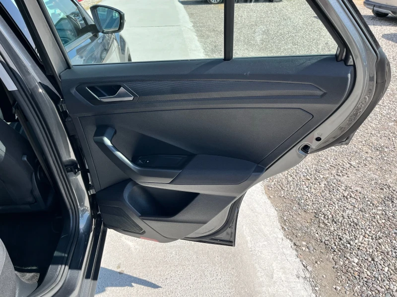 VW T-Roc = 25000км= ЧИСТО НОВ, снимка 12 - Автомобили и джипове - 52476959