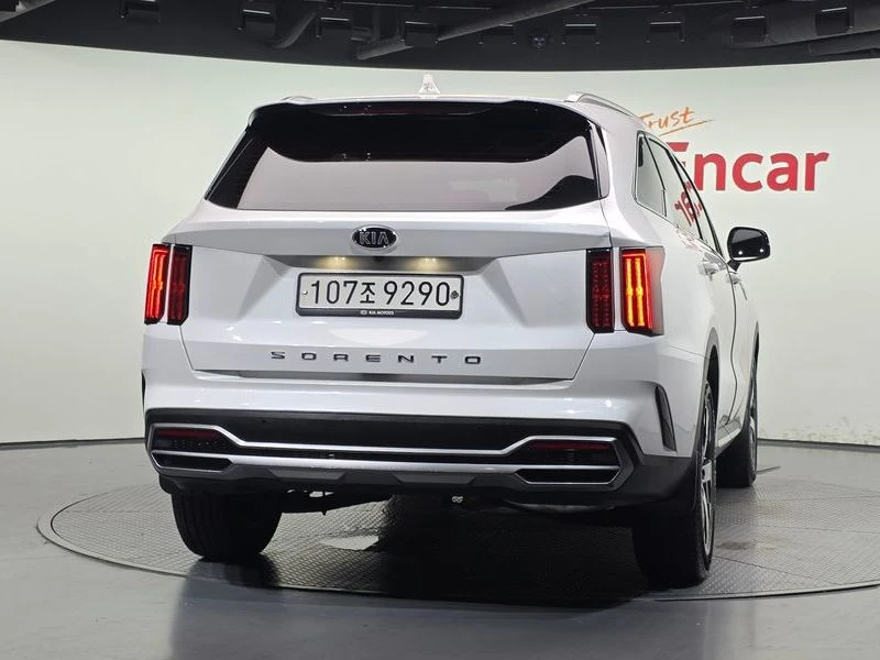 Kia Sorento Diesel 2.2 2WD| DIST| КАМЕРА| ПОДГРЕВ| ОБДУХВАНЕ, снимка 4 - Автомобили и джипове - 55736548