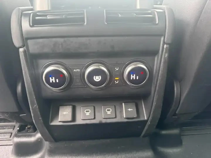Land Rover Defender Automatic, снимка 16 - Автомобили и джипове - 56011027