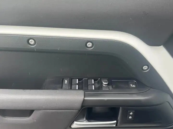 Land Rover Defender Automatic, снимка 13 - Автомобили и джипове - 56011027