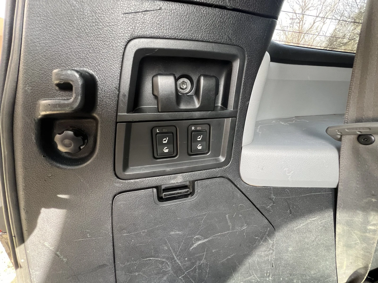 Toyota Sequoia 5.7  V8 4WD | Mobile.bg — изображение 11