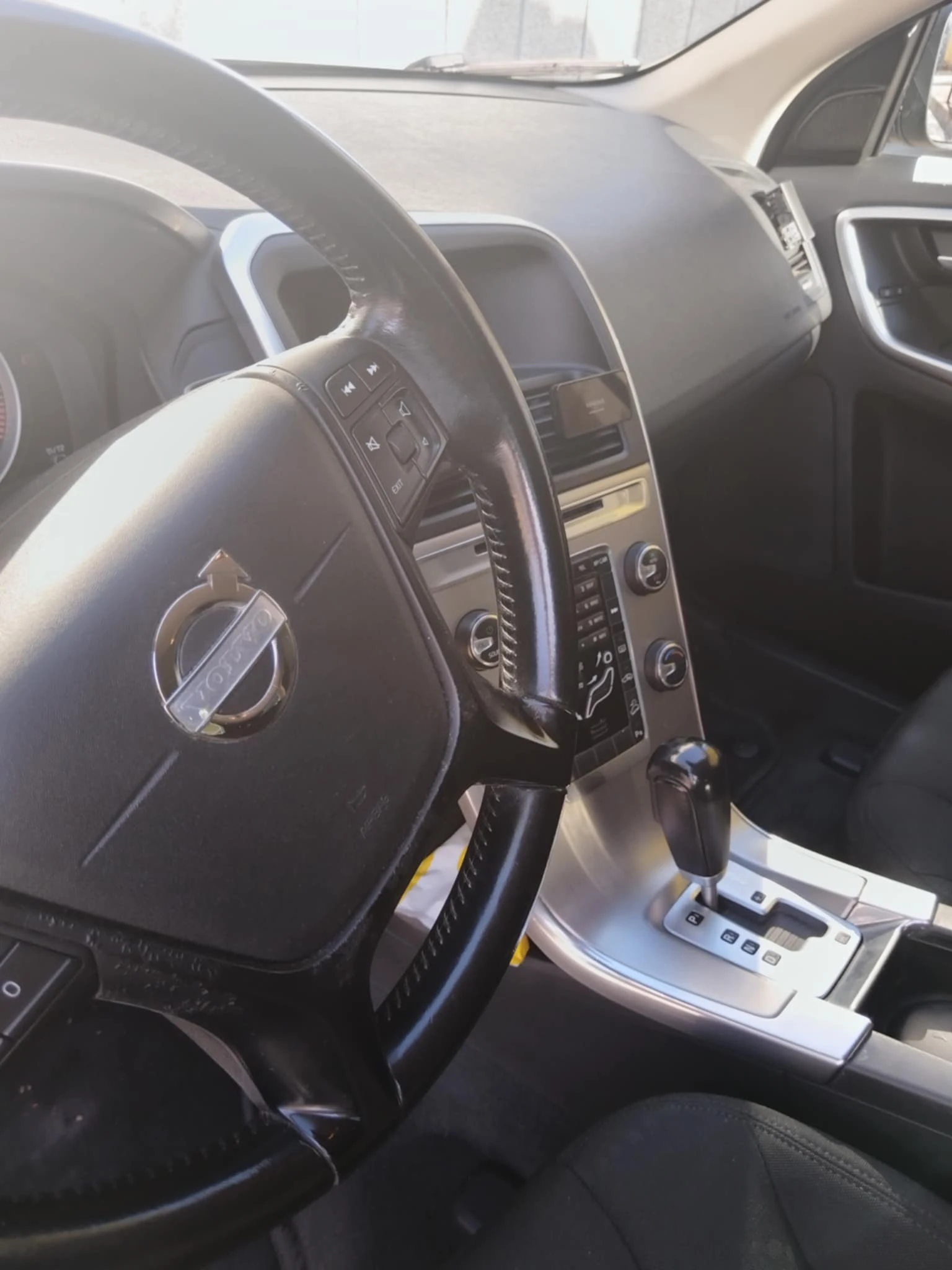Volvo XC60 2, 4D3 AUTOMATIC 4WD - изображение 8