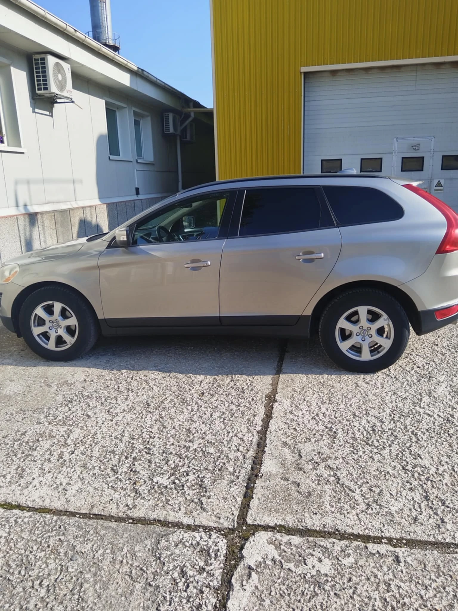 Volvo XC60 2, 4D3 AUTOMATIC 4WD - изображение 2